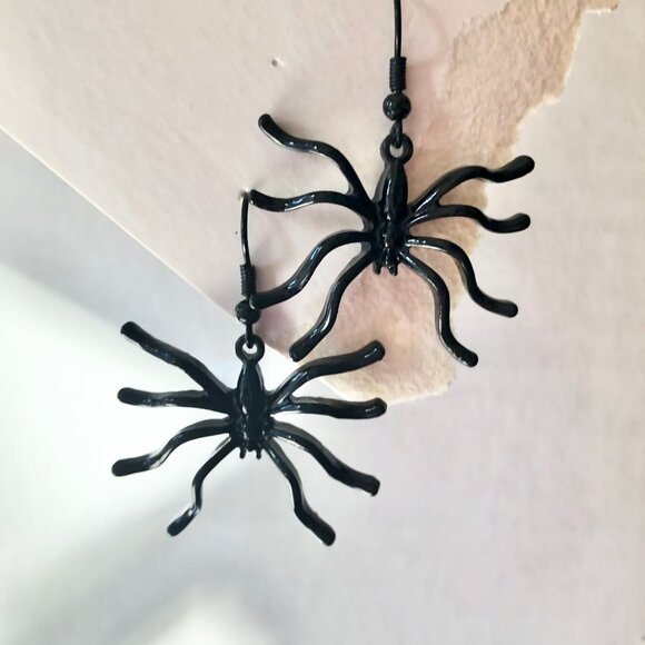 Black Spider Dangle Earrings - Picture 1 of 5